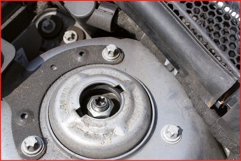 KS TOOLS universell basverktygssats för stötdämpare, 18-delars.