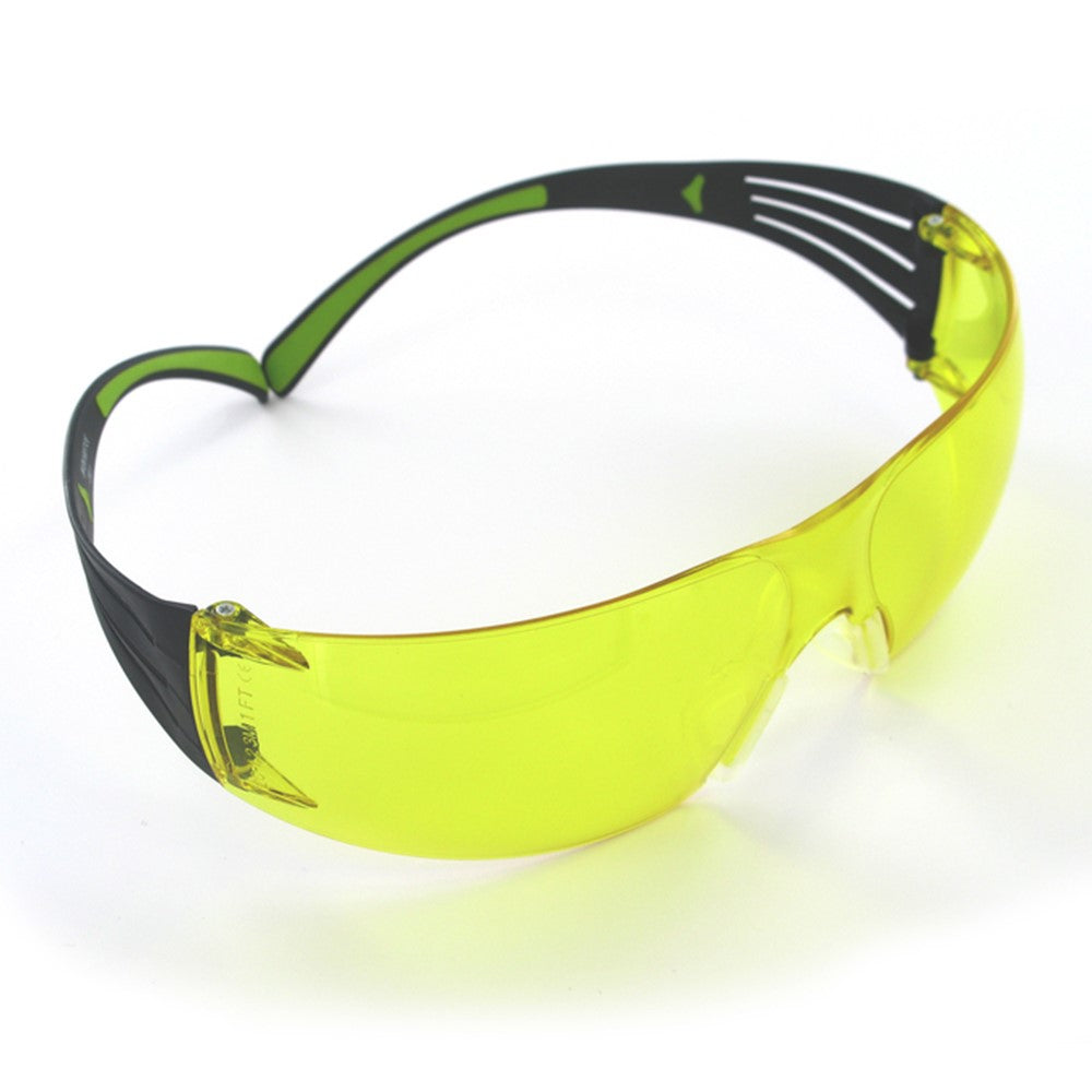 3M SecureFit SF403AF - Gula skyddsglasögon med UV-skydd och komfortdesign