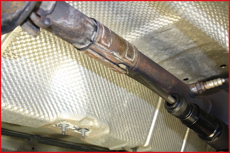 KS TOOLS Tryckluft-avgasrörskiljemejsel för innerrör 23 mm bred