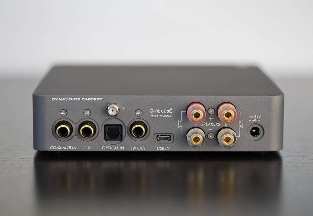 Dynavoice CA802BT med SC4B & 2 par DLS MB6i utomhushögtalare, vit
