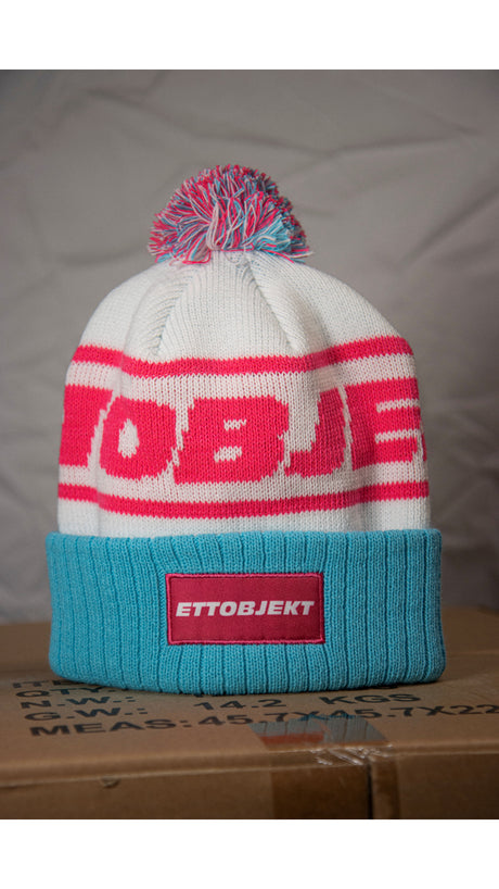 Ettobjekt mössa med toffs, Rosa